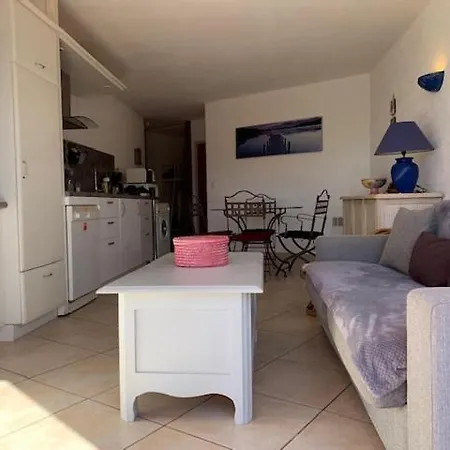 Apartment 6 Pers, 2 Chambres, Terrasse, Parking, A 20m De La Mer - Ref Jdc042